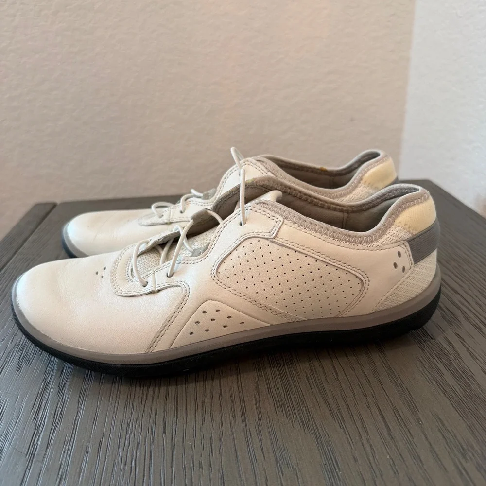 Clarks Privo‎ Sneakers White Leather Bungee Lace Walking Womens Sz 8 Comfortable